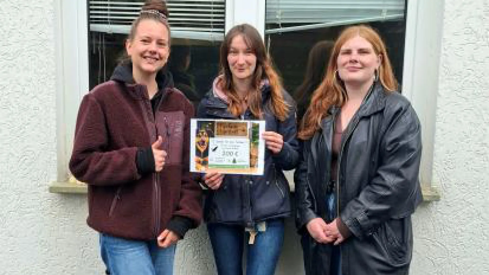 Donation handover by the environmental group to the Lippstadt animal shelter