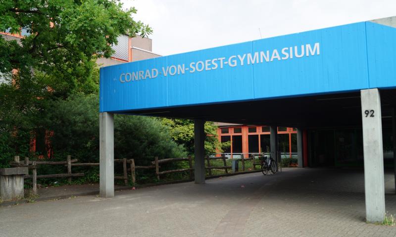 Eingangsbereich des Conrad-von-Soest-Gymnasiums